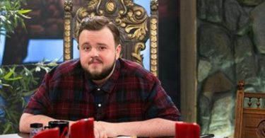 l'acteur john Bradley fait du jeu de rôles